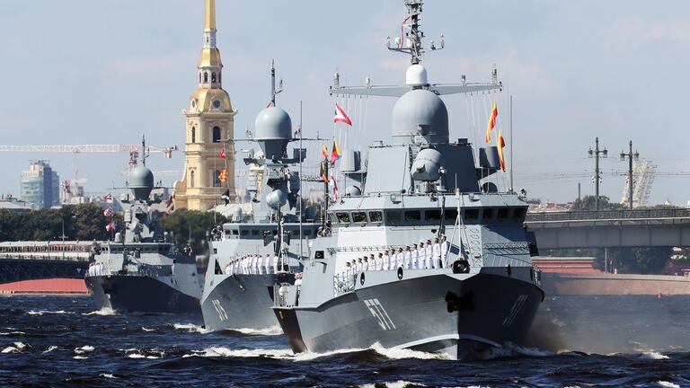 День ВМФ в Петербурге завершился праздничным салютом